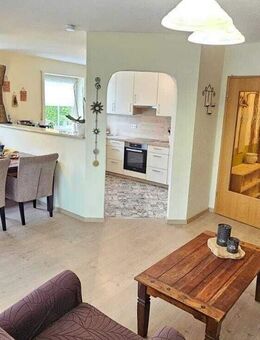 Sehr gepflegte 3-Zimmer-Wohnung in ruhiger Wohngegend mit großem Garten und schöner Terrasse - Burglengenfeld