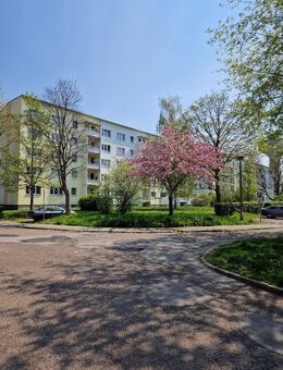 3-Raum Wohnung mit Balkon und Blick ins Grüne!!! - Altenburg
