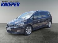 VW Touran, 2.0 TDI Highline, Jahr 2016 - Zetel