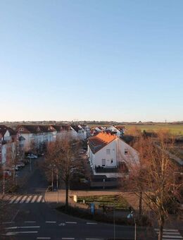 Einziehen & wohlfühlen: Lichtdurchflutete 4-Zimmer-Dachgeschosswohnung mit EBK - Flörsheim (Main)