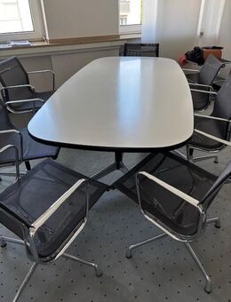 Eames office table and chairs ( VITRA) - Düsseldorf
