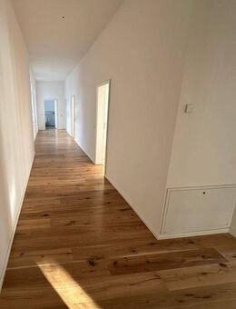 Hochwertig renovierte 4-Raum Wohnung mit Parkplatz und Keller - Arnstadt