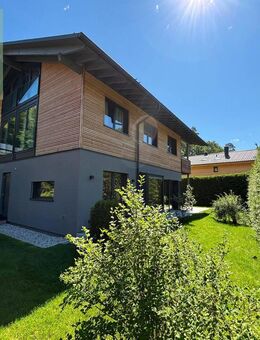 Alpines Wohnen & Mehr: Exklusives Chalet mit Premium-Ausstattung auf eigener Flurnummer - Garmisch-Partenkirchen