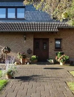 Massives, großzügiges Einfamilienhaus mit Einliegerwohnung & 2 Garagen - Overath