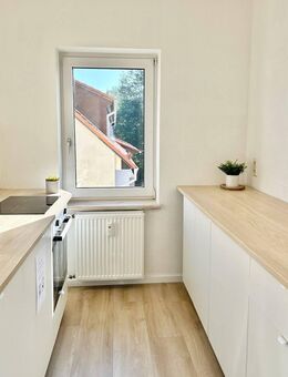Solide Kapitalanlage: Vermietungsfreundliche 2-Raumwohnung mit Stellplatz und Einbauküche - Chemnitz