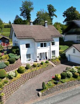 / Wohnen, wo andere Urlaub machen - Gepflegtes Einfamilienhaus in traumhafter Lage von Kirchhundem-Rahrbach - Kirchhundem