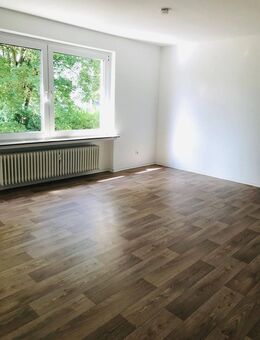 EINZIEHEN & WOHLFÜHLEN: 3-Zimmer mit Abstellraum, Wannenbad und Balkon im 1.OG! - Bad Gandersheim