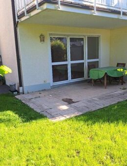 Brück Immobilien - Wunderschöne 3 Zi.-Gartenwohnung mit verbundenem Hobbyraum + 2 Bäder - München