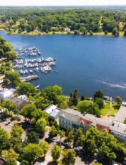 A Jewel by the Water - Timeless Elegance with private boat dock and view of Lake Tiefer See - Potsdam