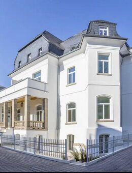 Exklusive Benary-Villa: Stilvolle 4-Zimmer-Wohnung mit Balkon Lift Kamin und Carport – Wohnflair garantiert! - Erfurt