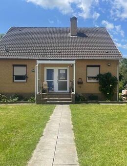 *Wieder verfügbar!* Einfamilienhaus mit Ausbaupotential auf 1.900 m²- Grundstück in Bremen-Rekum - Bremen