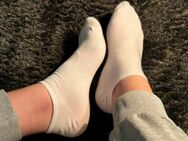 Verkaufe getragene Socken F28, your local goth girl, sportlich, sexy - Berlin