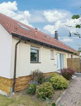 Großzügiges Ein-/Zweifamilienhaus mit herrlichem Ausblick, schönen Garten und Doppelgarage! - Glashütten (Bayern)