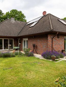 *** BUNGALOW - EBENERDIG - FUßBODENHEIZUNG - SOLAR - RIESEN DACHGESCHOSS - GARAGE *** - Delmenhorst