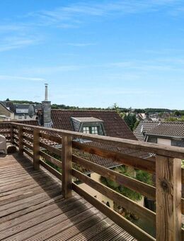 Zuhause mit Haus-Charakter in hofartigem Ensemble - bezugsfertige Maisonette über 3 Etagen - Bornheim (Nordrhein-Westfalen)