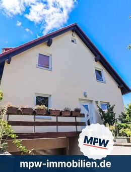 Massives Einfamilienhaus auf ca. 854 m² Grundstück: mit Keller, Wintergarten und Kamin - Hohen Neuendorf