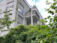 2 Zimmer-Penthouse-wohnung in gepflegter Wohneinheit mit Dachterrasse und Pkw-Stellplatz. - Offenbach (Main)