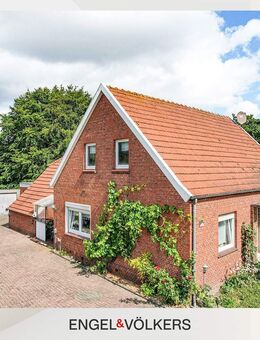 Solides Zweifamilienhaus mit Garage - Platz, Komfort und Perspektive - Ihlow (Niedersachsen)