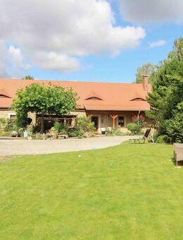 Wohnträume leben: Gehobenes Einfamilienhaus mit Garten, Spa-Bereich und Garage in Sömmerda-Frohndorf - Sömmerda