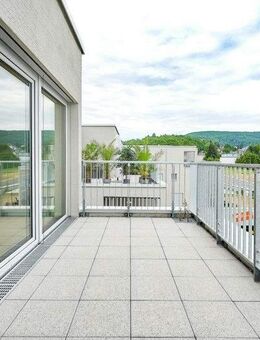 Urbanes Wohngefühl mit Weitblick: Lichtdurchflutete 2-Zi.-Wohnung mit großzügiger Dachterrasse - Aalen