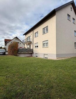 Helle 4-Zimmer Wohnung mit Balkon in Herzogenaurach ~ Einbauküche inklusive! Gemeinschaftsgarten ~ Garage ~ Ab sofort frei! - Herzogenaurach