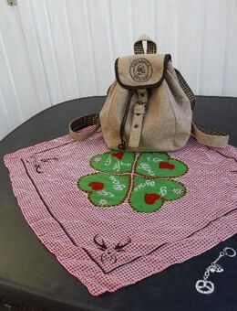 Paulaner München Rucksack Filz beige +Tuch "I love you" 60x60 cm +Schlüsselanhänger Brezel+Herz, silberfarben- zusammen 5,- - Flensburg