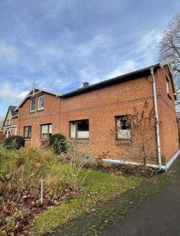 Allrounder: Mehrfamilienhaus mit drei Wohneinheiten und Doppelhaus Baugrundstück - Klein Nordende