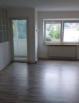 Helle, renovierte 3-Zimmer-Wohnung mit Balkon - Hof