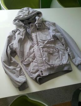 Winterjacke für Herren  mit Kapuze.  Marke 1982. Gr. M - Kassel Brasselsberg