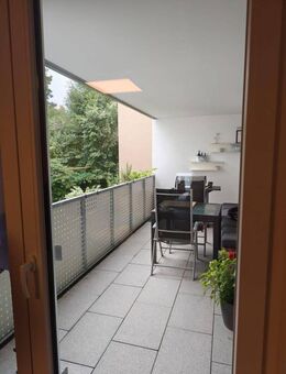 Neuwertige, zentrale 3 Zimmer-Whg mit Balkon, EBK und TG - Kirchheim (Teck)