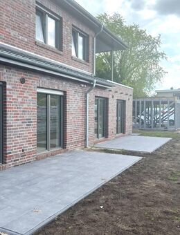 Bad Zwischenahn! Neuwertige 2 ZKB Erdgeschosswohnung mit Carport und Terrasse - Bad Zwischenahn