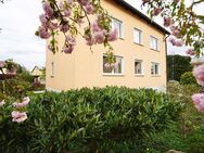 Einmalige EG Wohnung mit Traumgarten + Garage & vieles mehr! - Schwandorf