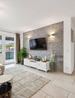 Luxuriöse 4-Zimmer-Wohnung mit großem Balkon, offener Wohnküche und Gartenmitbenutzung in Kuchen - Kuchen