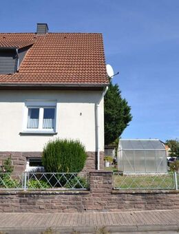 Doppelhaushälfte mit Garage in ruhiger und doch zentraler Lage von Eschershausen - Eschershausen