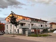 Stilvolle, geräumige und neuwertige 3-Zimmer-Wohnung mit Balkon und Einbauküche in Asbach-Bäumenheim - Asbach-Bäumenheim