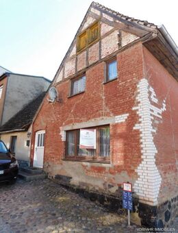 Baufälliges Haus im Stadtkern von Sternberg - Sternberg