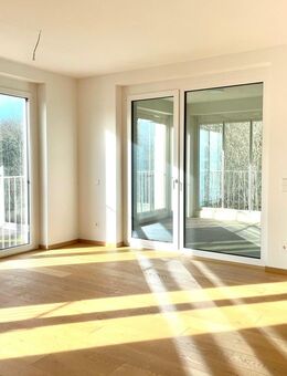 Lichtdurchflutete Vier-Zimmer Wohnung mit einer gemütlichen Loggia - München
