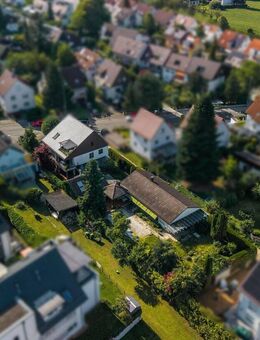 3-Familien-Haus eines Architekten mit separatem Büro-/Werkstattgebäude und Außenswimmingpool - Fellbach
