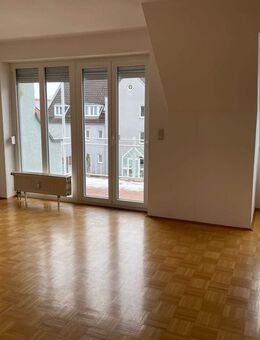 Bitte nur Mailanfragen: Hervorragende 3-Zimmer-Wohnung in Neutraubling, Am Karlsfeld - Neutraubling