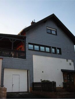 Sehr gepflegtes Zweifamilienhaus mit 8 Garagen und Lager - Spiesen-Elversberg