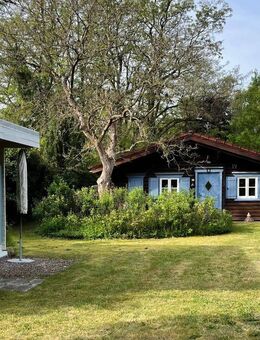 Rückzugsort am Wasser: Holzhaus mit eigenem Bootssteg und Gästehaus - Jerichow
