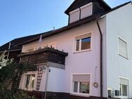 Ein- Zweifamilienhaus mit 190 m² Wohnfläche , 283m² Grund, große Scheune, im Herzen von Adelsdorf. - Adelsdorf