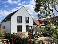 Neubau-Erstbezug: Moderne helle 6-Zimmer-Stadtvilla in Isernhagen - Isernhagen