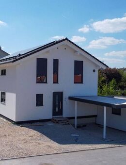 Einfamilienhaus mit Carport und Garage - Münsingen