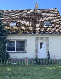 Bezugsfreie Doppelhaushälfte mit Küche und Bad plus Apfelbaum und Nebenhaus in der Nordwestuckermark - Nordwestuckermark