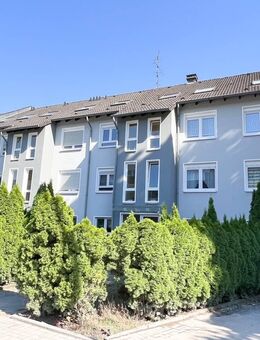 Lichtdurchflutete Dachgeschosswohnung in Bottrop mit Tetraeder-Blick vom Balkon! - Bottrop