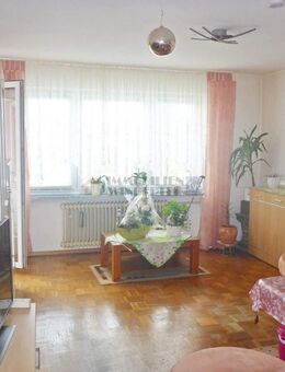 Rarität in Neutraubling-Zentrum: 4,5 Zimmer Wohnung mit Balkon und Stellplatz - Neutraubling