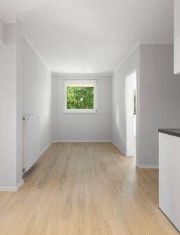 Gepflegte 2,5-Zimmer-Wohnung mit Einbauküche sowie offenen Essbereich und Balkon in Schnelsen - Hamburg