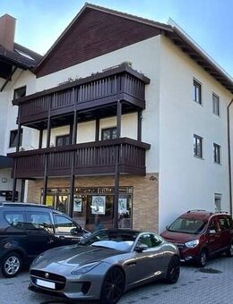 Mehrfamilienhaus mit drei Wohneinheiten, einer Gewerbeeinheit und Baureserven - Olching