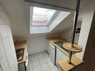 helle 2 Zimmer DG Wohnung mit Balkon in Sackgasse, teilmöbliert - Neuhausen (Fildern)